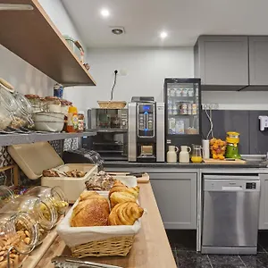 hipotel-buttes-chaumont.fr-paris.fr/