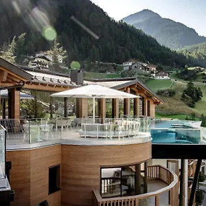 - Alpine . Luxury . Life Hotel Sölden